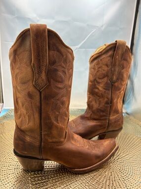 Corral women 7.5 snip toe brown leather cowgirl boots